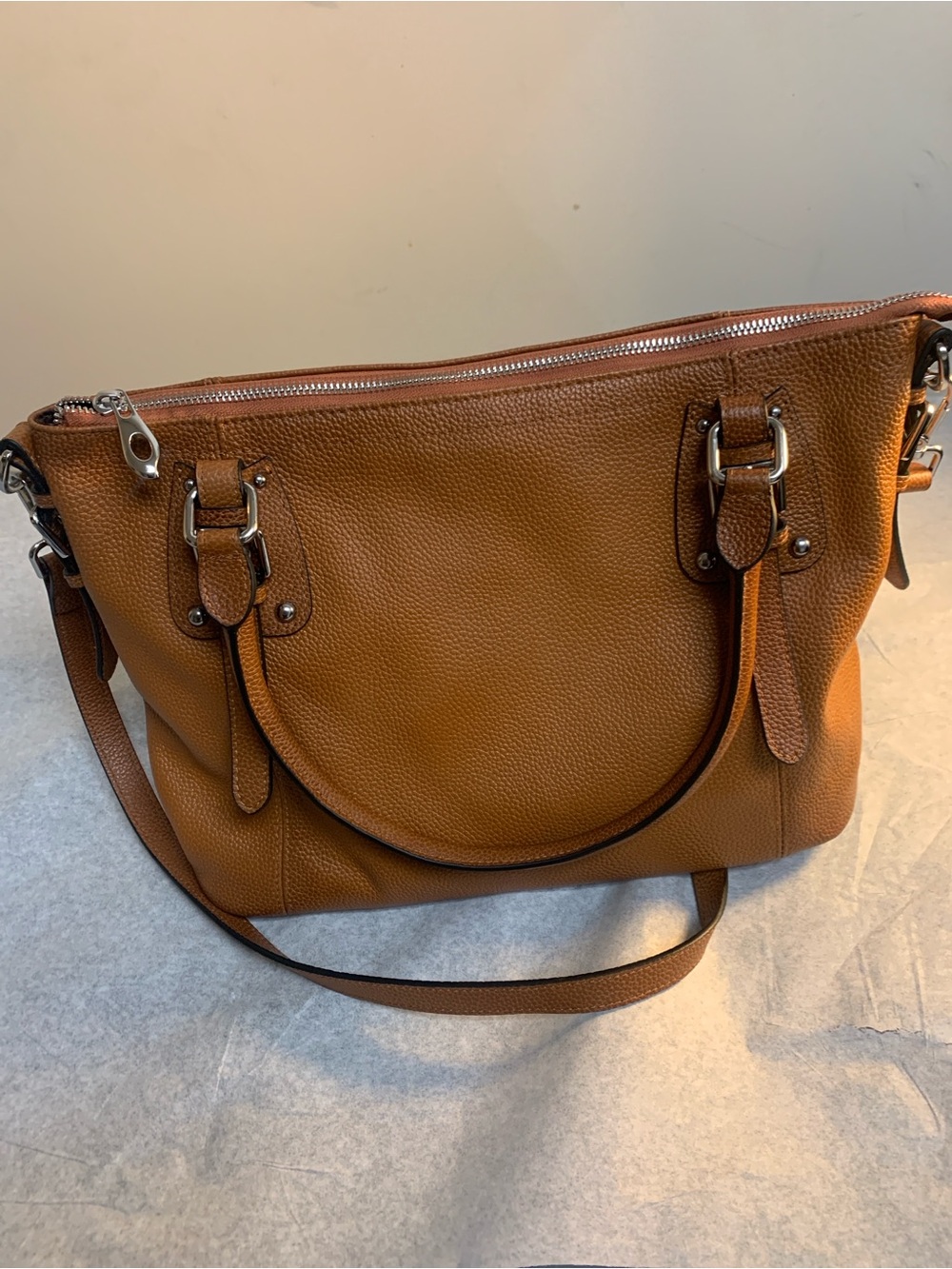 Classic Tan Leather Tote Bag - Stylish Everyday Carry